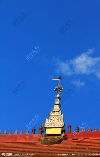 蓝天寺庙图片