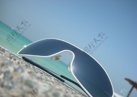 海滩太阳镜图片