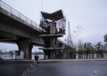 鹰潭信江大桥的人行梯图片