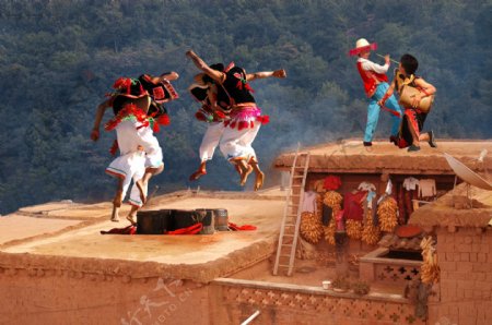 彝族舞蹈图片