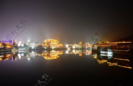 山东台儿庄古城夜景图片