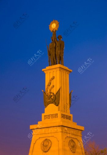 红博广场雕塑图片