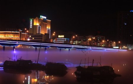 新丰江夜景图片