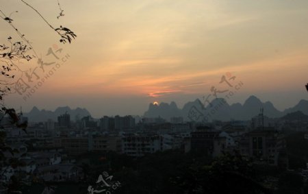 小城夕幕图片