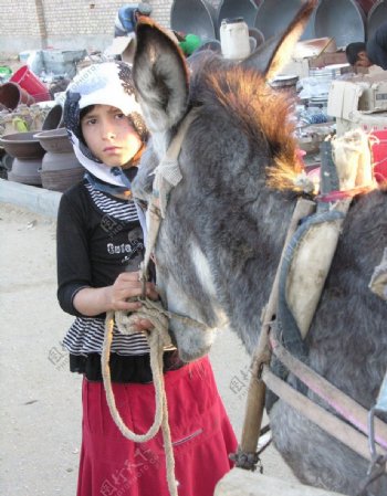新疆维族小女孩和小毛驴图片