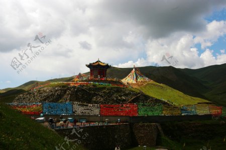 青海日月山风光图片