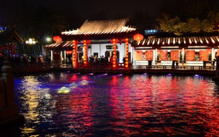 济南趵突泉夜景图片
