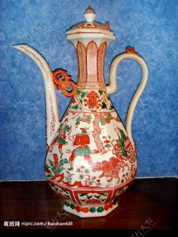 红花瓷茶壶图片