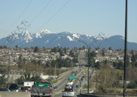 加拿大温哥华高速公路雪山风景图片
