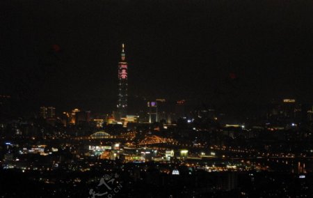 绝美台湾山顶鸟瞰101大楼图片
