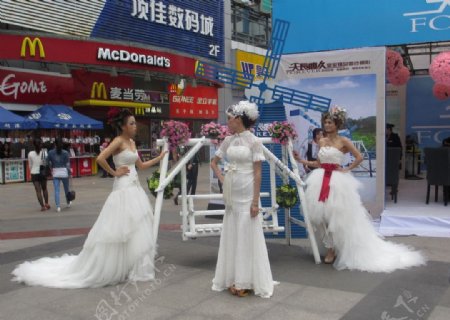 街头婚纱图片