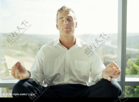瑜伽男人图片