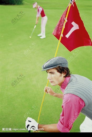 男士与高尔夫球图片