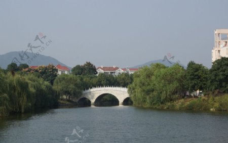 安庆大学的拱桥图片