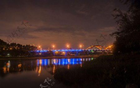 夜色中的洪湖公园图片