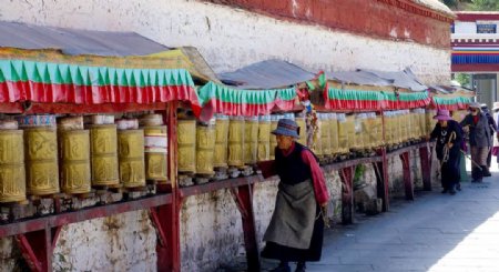 西藏布达拉宫转经轮图片