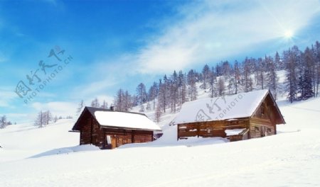 优美雪山下的木屋风景图片
