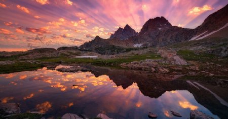 夕阳湖泊图片