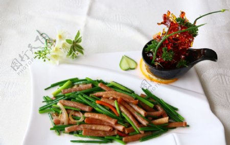 韭菜苔炒海肠图片