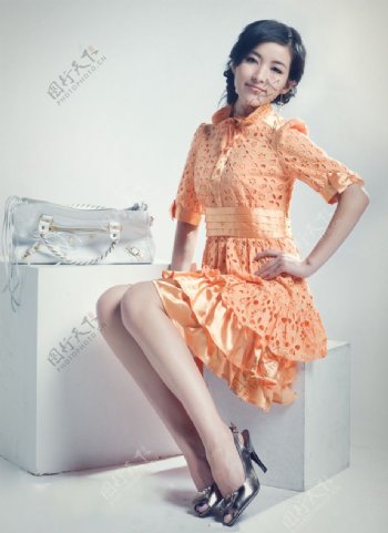 中国模特何静夏季服装写真图片