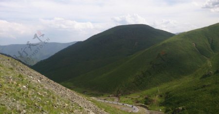 峡谷绿色山图片