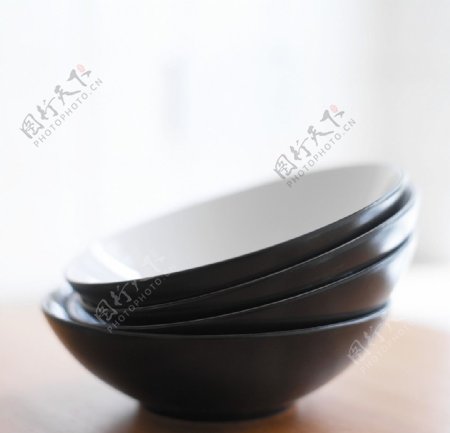 黑色瓷碗图片