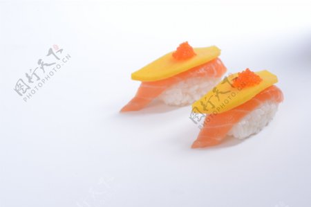 芒果三文鱼寿司图片