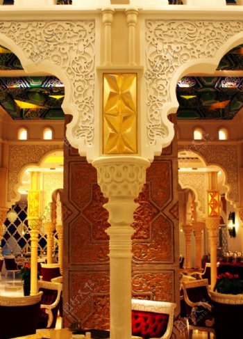 新疆风格餐厅雕花柱图片