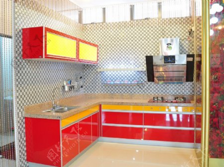 厨房红色高雅的橱柜图片