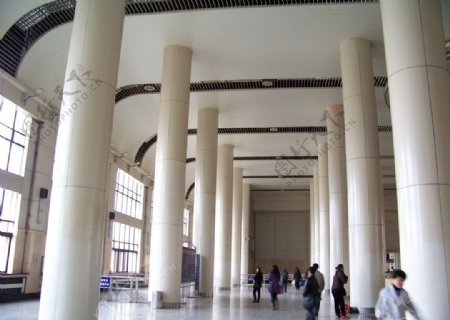 哈尔滨火车站候车大厅图片