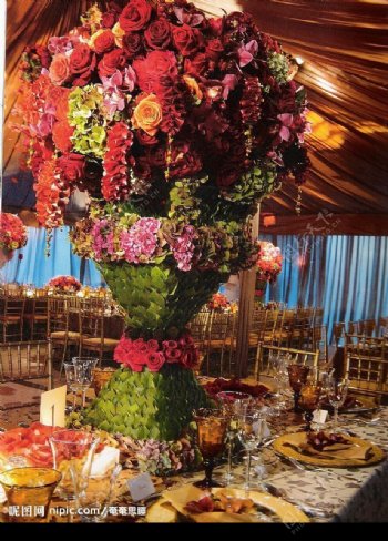 婚礼晚宴鲜花布置图片