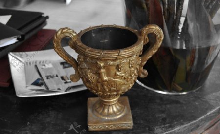古典金杯装饰花罐图片