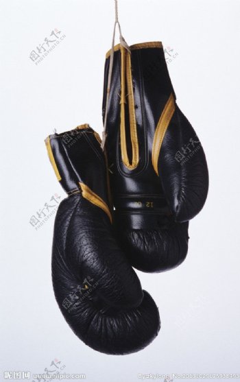 黑色拳击手套图片
