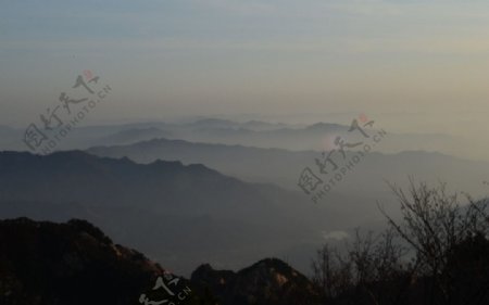 泰山云雾图片
