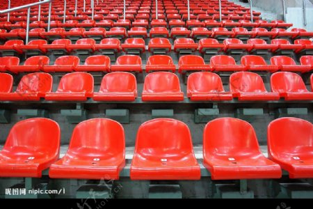 体育馆观众席红色座椅图片