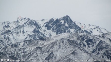 新疆哈密沿途天山图片