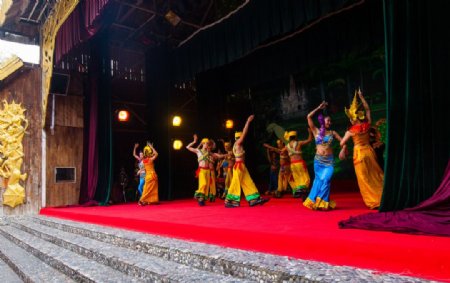 西双版纳傣族歌舞图片