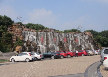 东方绿舟瀑布喷泉图片