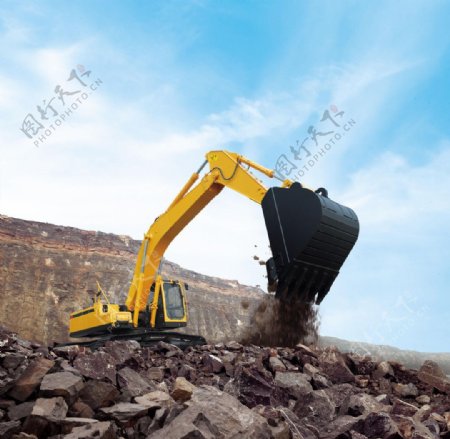挖掘机施工采石场图片