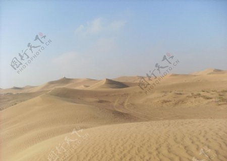 腾格里大沙漠图片