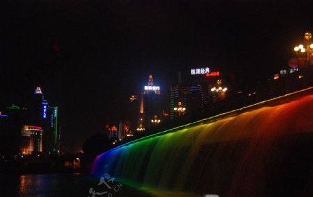 南宁南湖大桥彩虹瀑布图片
