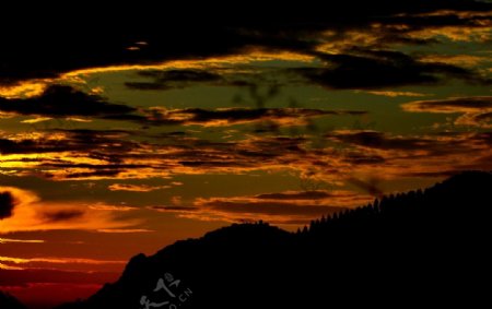 山前夕阳图片