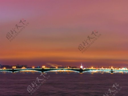 夜景中的桥图片