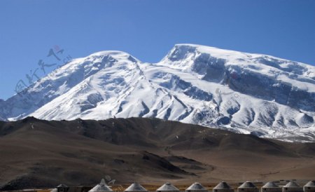 新疆风光慕士塔格峰图片