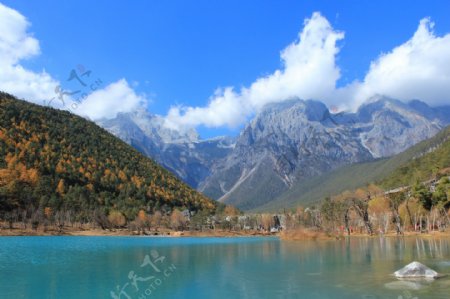 玉龙雪山蓝月谷景色图片