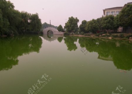 湖中小桥图片