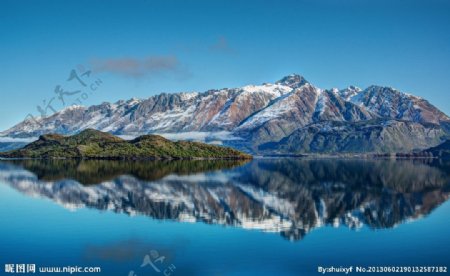 高山湖泊图片