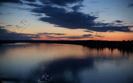 伏尔加河彩云图片