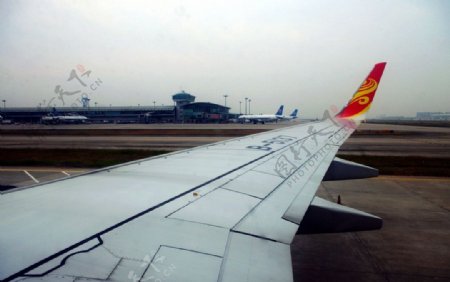 航空客机着陆景观图片