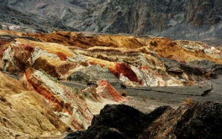 新疆托克逊风化地貌五彩沟图片